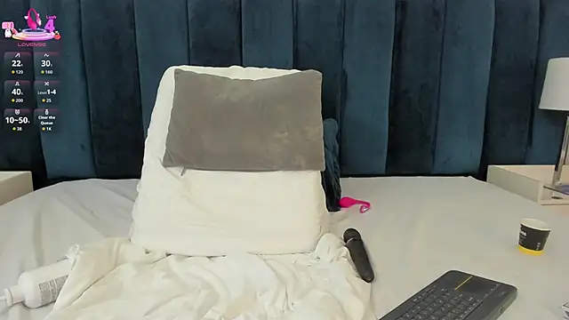 Watch marianaaguii live on EroticFlix - High definition streams