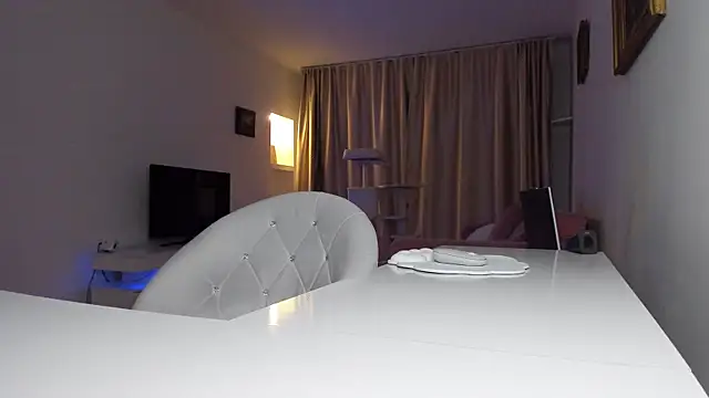 xqueenyasmine webcam