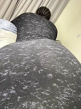 Hugemassivebootie webcam