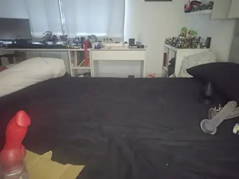 smelly-ewan-stinks (M twink) - Fart on and suck feet