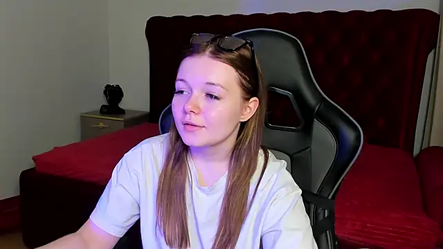 ElinaVale webcam