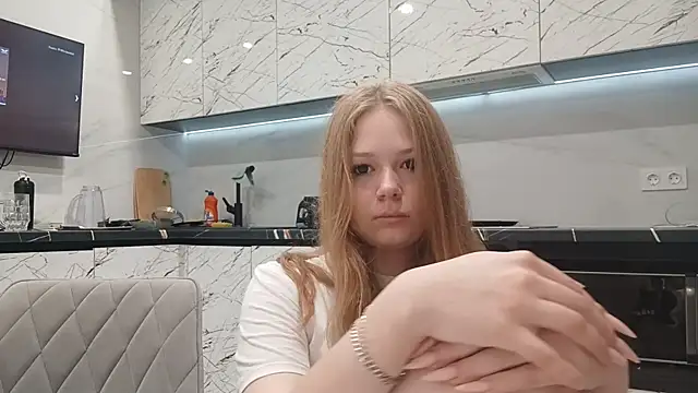 KarinaBestie webcam