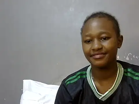 Petite_Ebony10 live cam on StripChat