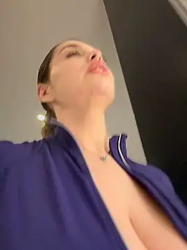 Alirawrz's live cam