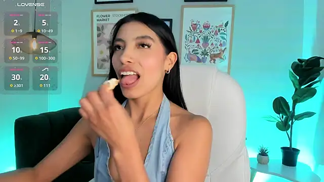 Tiffany_Low webcam