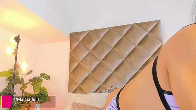 Watch malaia_hills live on EroticFlix - High definition streams