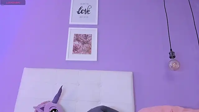 Charlotte11-11 live cam on StripChat