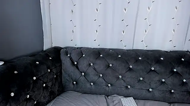 Zoe_Queens webcam