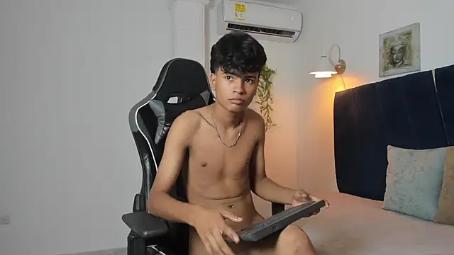 jacob_cum23 live cam on StripChat