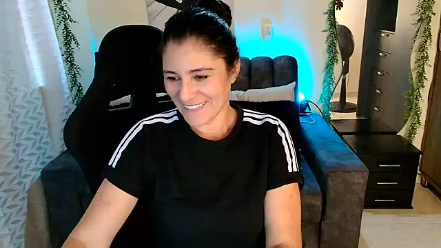 LUCYMILF_SEXY webcam