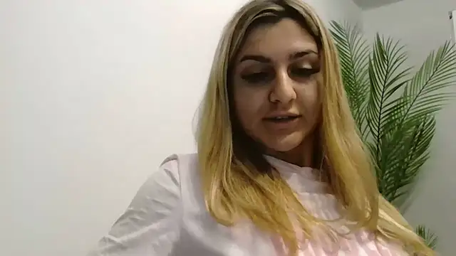 NicolePlay webcam
