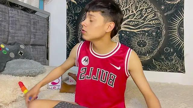 andy_belier23 (M twink) - lovense in my ass