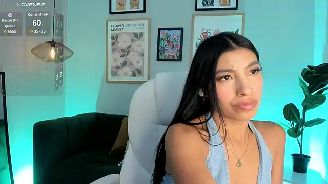 Tiffany_Low webcam