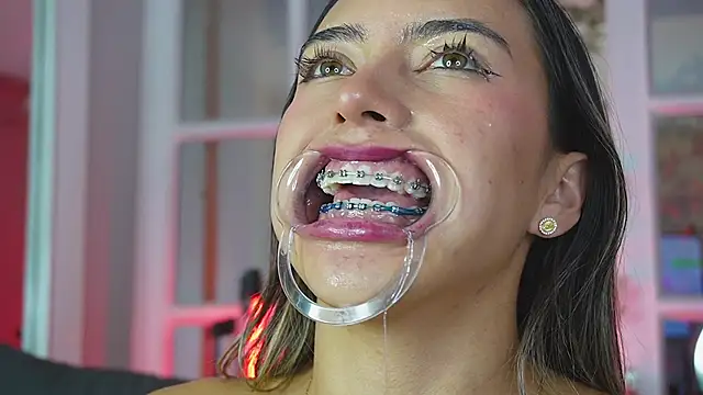 Watch foxy_zoe live on EroticFlix - High definition streams