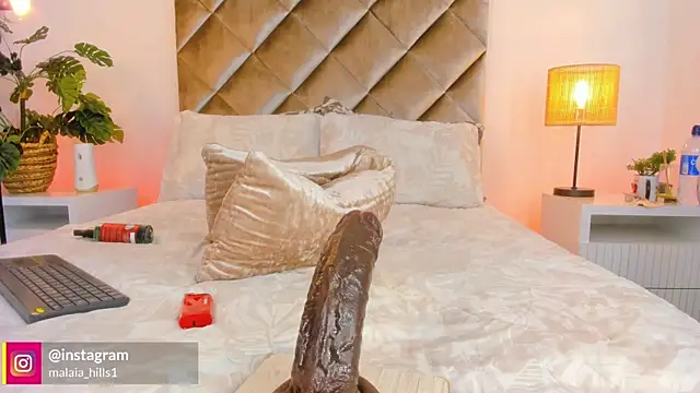 Watch malaia_hills live on EroticFlix - High definition streams