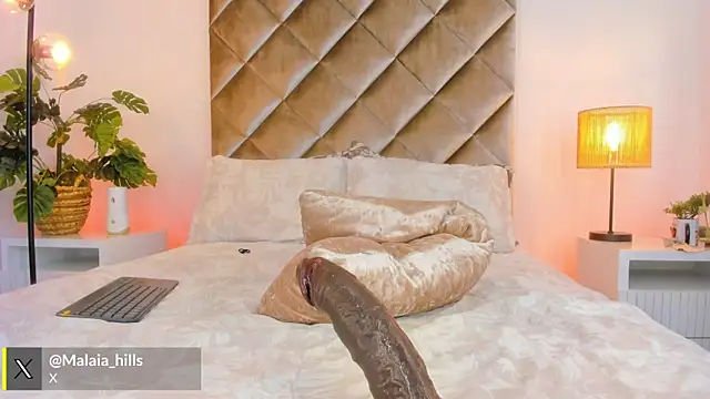Watch malaia_hills live on EroticFlix - High definition streams