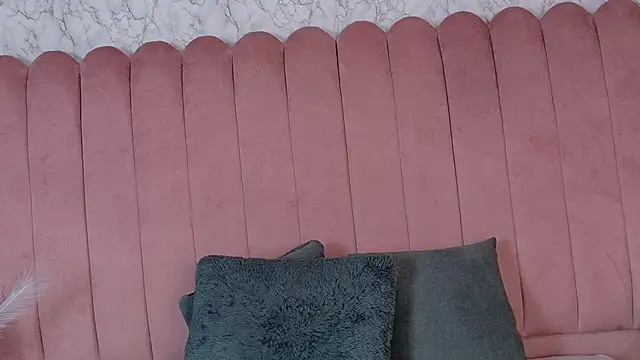 scarlhettbrown (F young) - ride dildo  on the floor