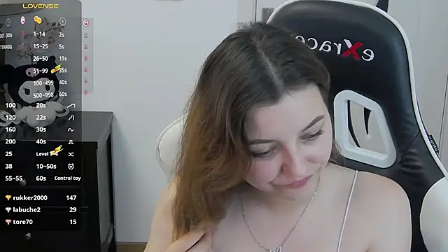 pretty_little_thing webcam