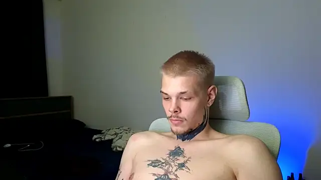 DENIS_HERE live cam on StripChat