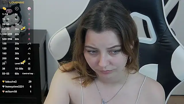 pretty_little_thing webcam