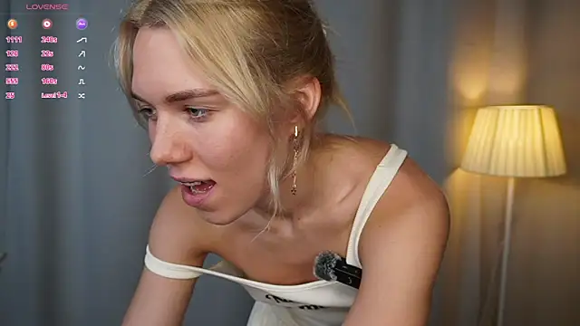 Watch DianeHonnette live on EroticFlix - High definition streams