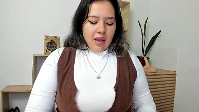 LinaBrowm webcam