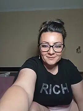 sweetredvelvet - Sweetredvelvet's free webcam - UK Sex Cams