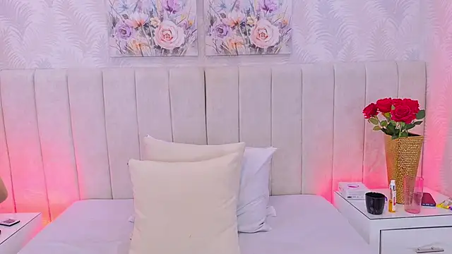 Watch SaraLugo live on EroticFlix - High definition streams