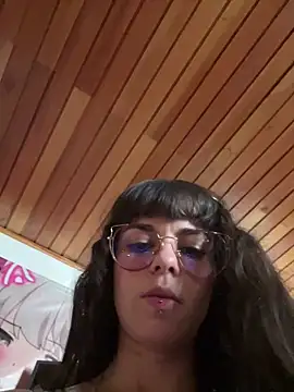 violetasubmissive (F young) - Boobies out