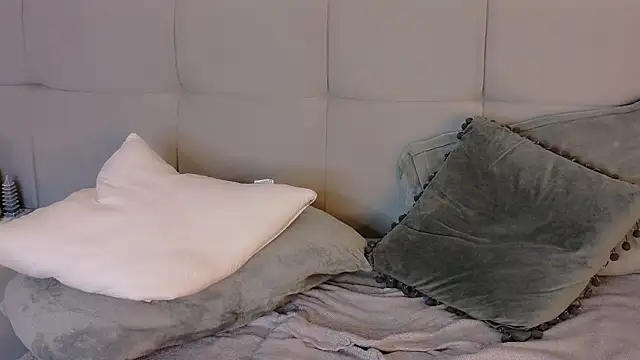 Nicolee_Saint webcam