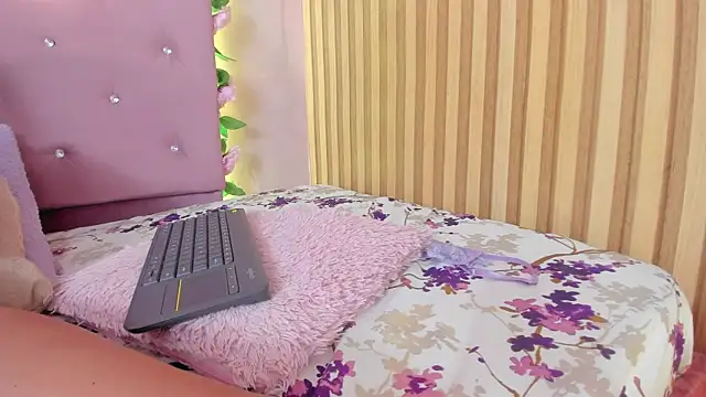 Watch lovely__kiss__ live on EroticFlix - High definition streams