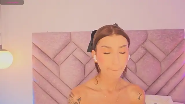 AilishBenson webcam