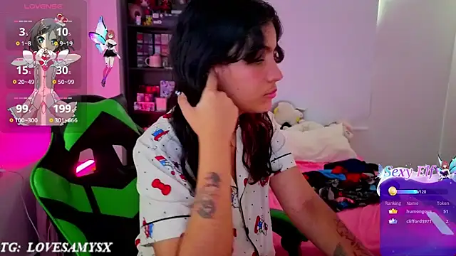 Lovelyamyy live cam on StripChat