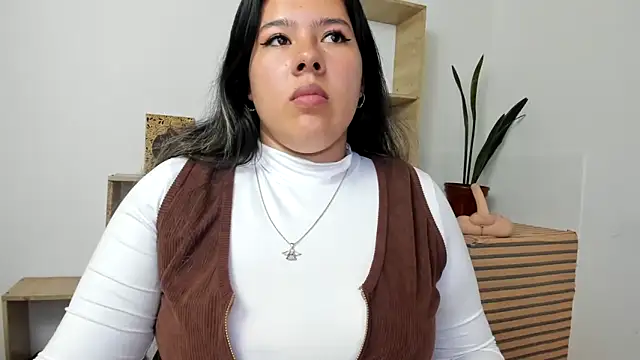 LinaBrowm live cam on StripChat