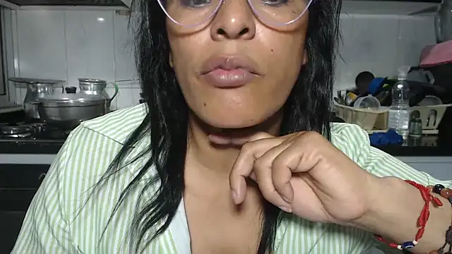 kateleyagrey live cam on StripChat