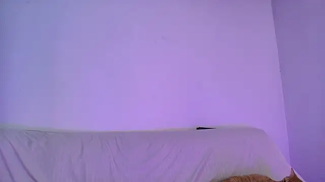Nikki__uwu live cam on StripChat