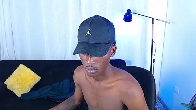alexaandro18 live cam on StripChat