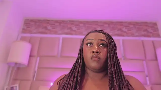 ShaniaBrownn webcam