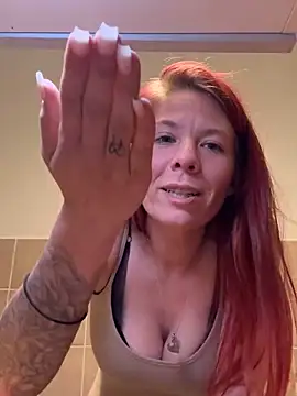 LisaLuxx live cam on StripChat