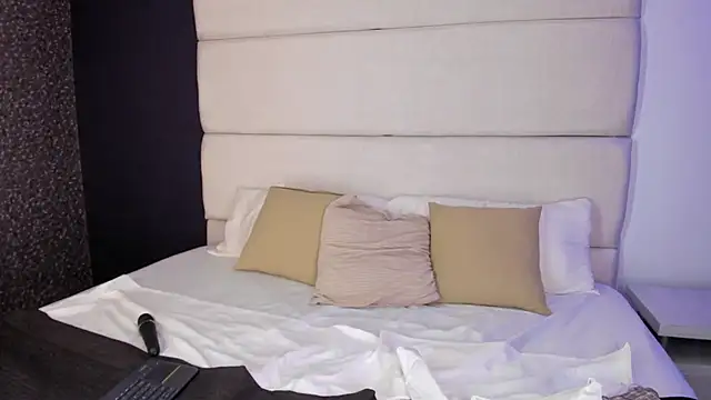 LolaGray__ webcam