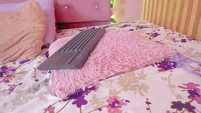 lovely__kiss__ webcam