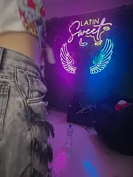 sasha-firee (F young) - flash tits +oil in tits