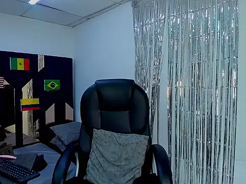 Aisha_hotts777 webcam