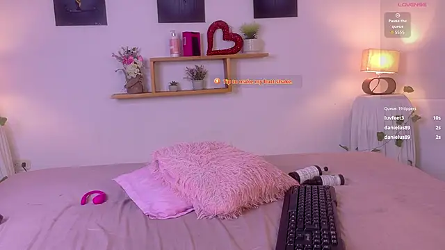 lia_valmont_01 live cam on StripChat