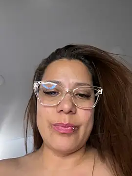 Pretty__Milf webcam