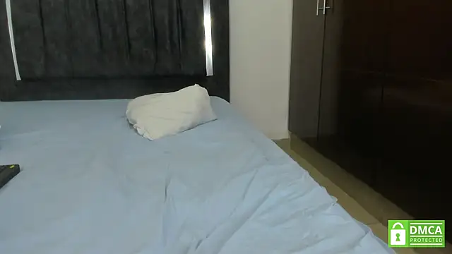 Grace_and_Milo webcam