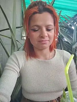 cataleya_16 (F young) - Rub my clit under the skirt