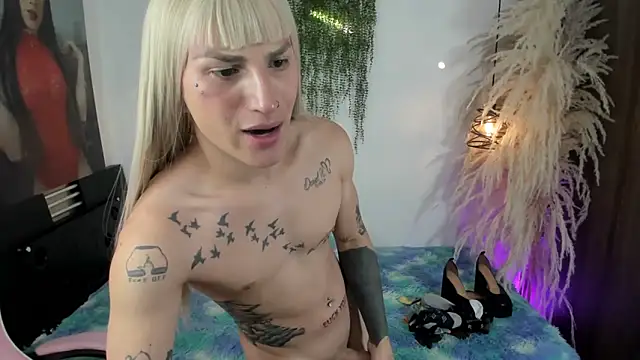 queenramoona-hot Live Webcam on Stripchat