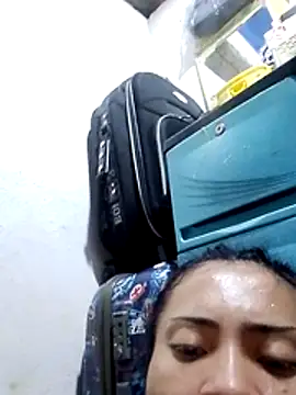 YourHotMenxie18 webcam