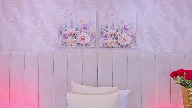 Watch SaraLugo live on EroticFlix - High definition streams